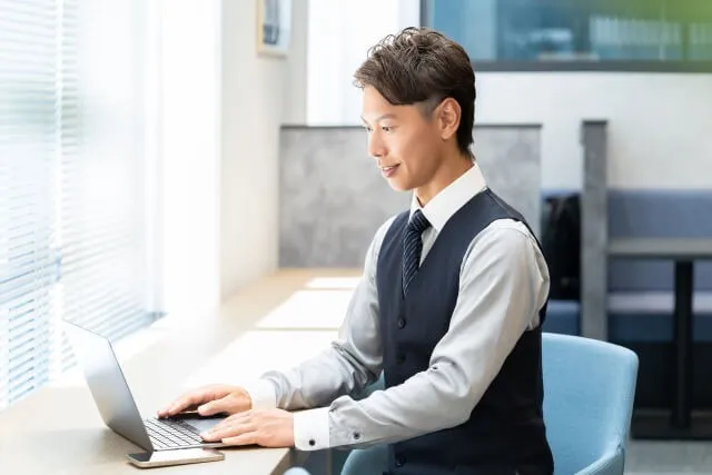 中立的伴走で事業を成功に導くプロジェクト・マネージャーの役割